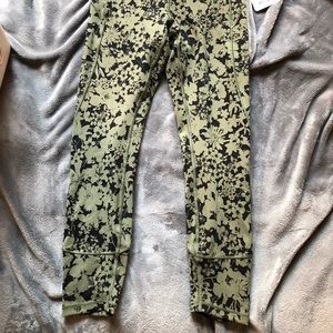 NWT Lululemon In Movement 7/8 Tight